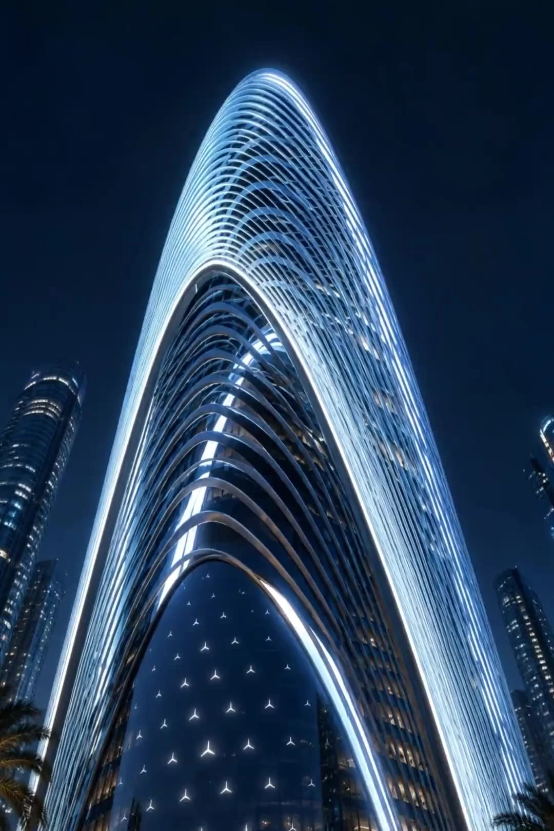 Beleuchteter bogenförmiger Turm bei Nacht, Blick von unten
