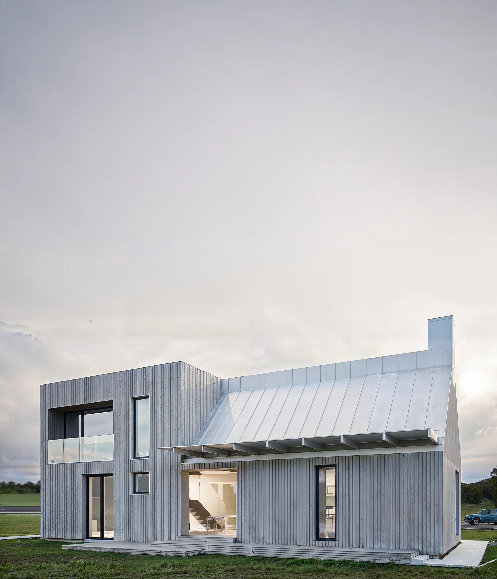 S18, a house with a metal facade